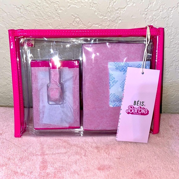 BEIS x BARBIE The Passport & Luggage Tag Set
IN BARBIE™ PINK - Picture 3 of 16